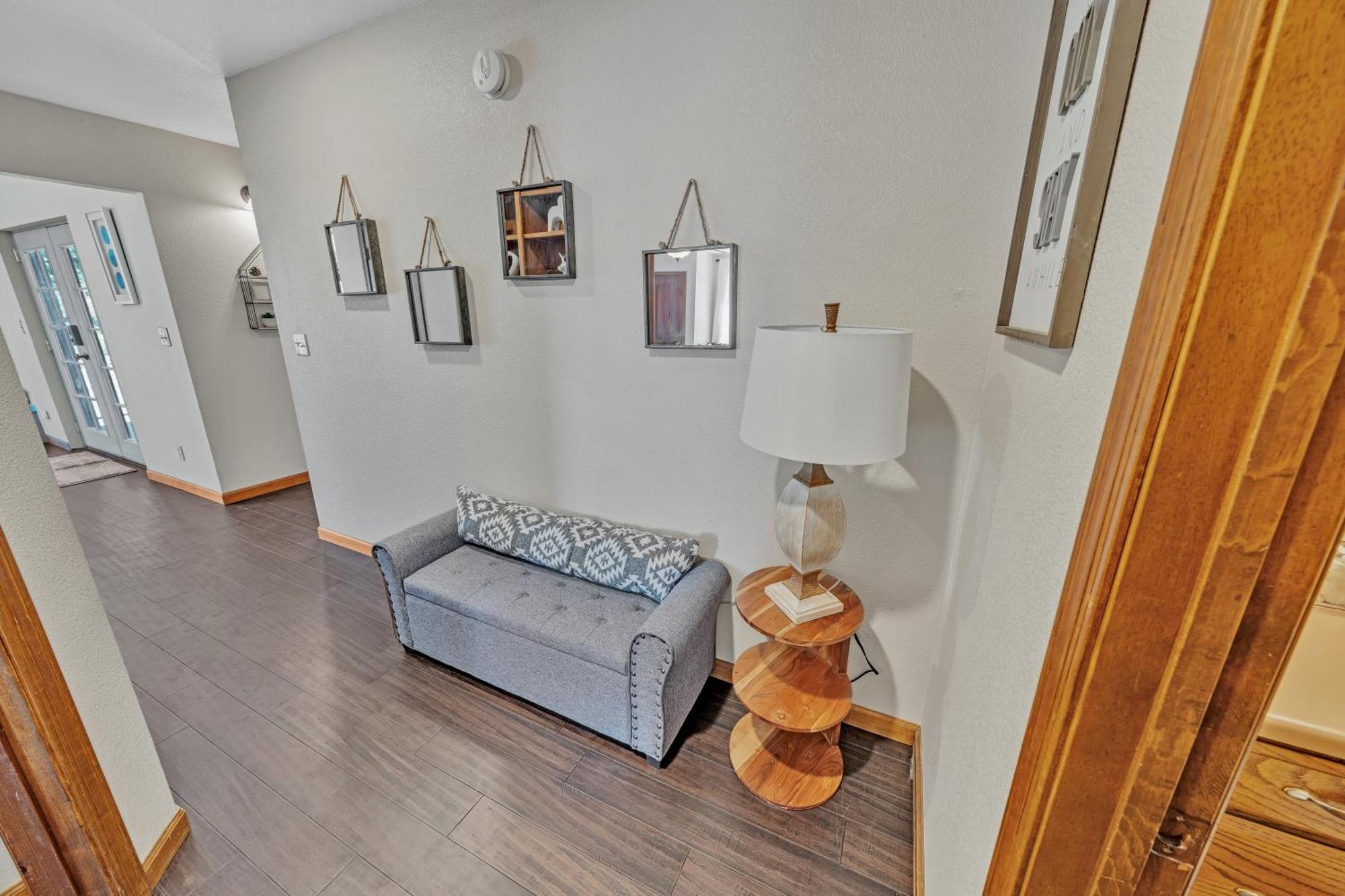 New! Huge Game Room, Hikeable, Red Rock View, Fireplace, Ping Pong, Yoga, Golf Course, Pickle Ball! Holiday home *